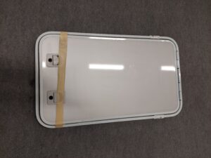 Tavaraluukku 980 x 570 mm Dethleffs, hopea