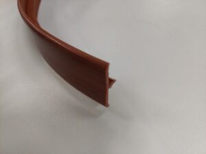 Kalustereunanauha 28 mm pähkinä