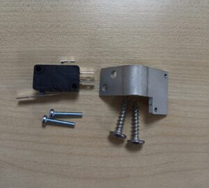 Mikrokytkin ulko-oveen Adria