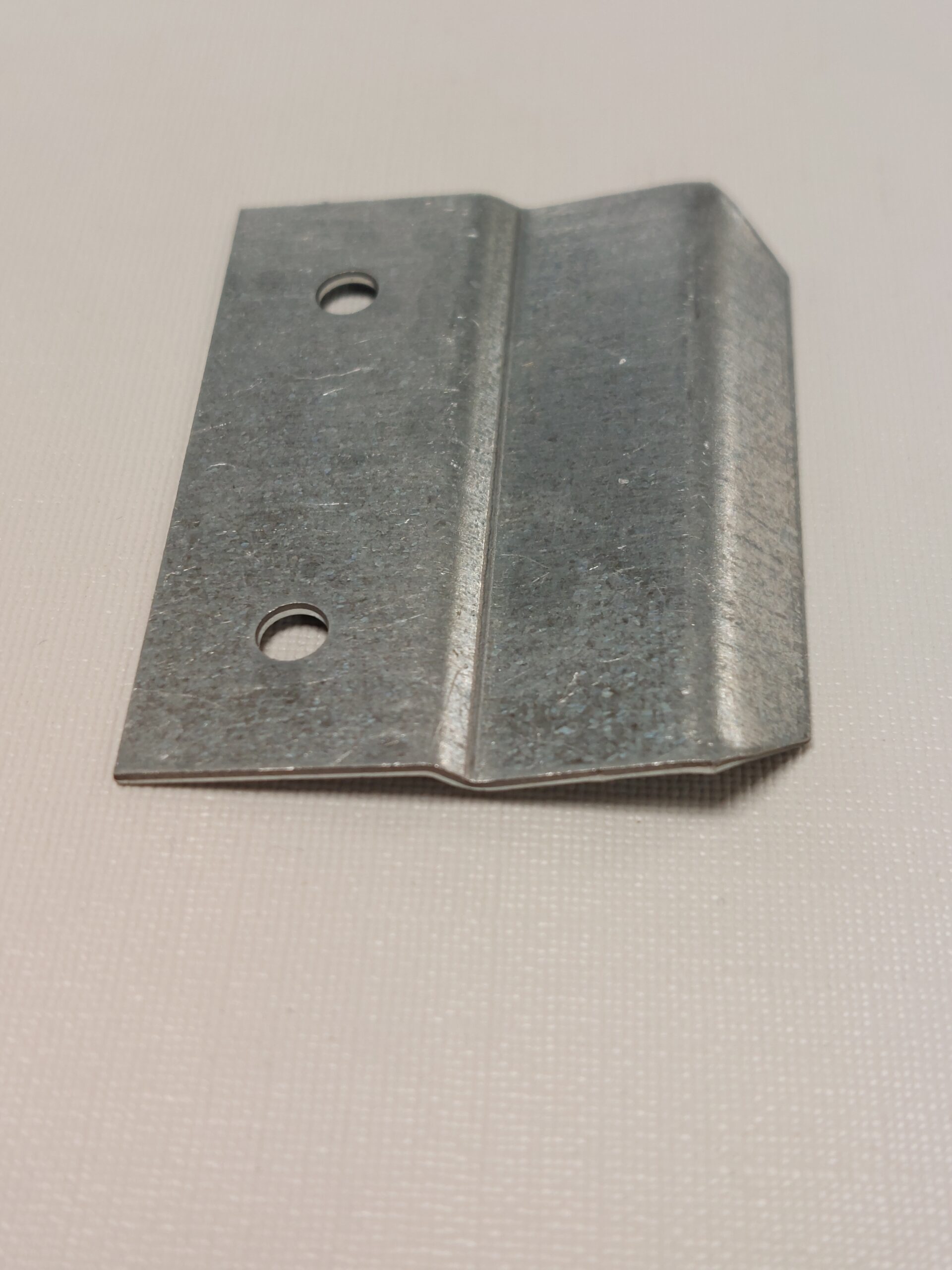 Kiinnike takavalopaneeliin alumiini 40 x 30 mm Dethleffs