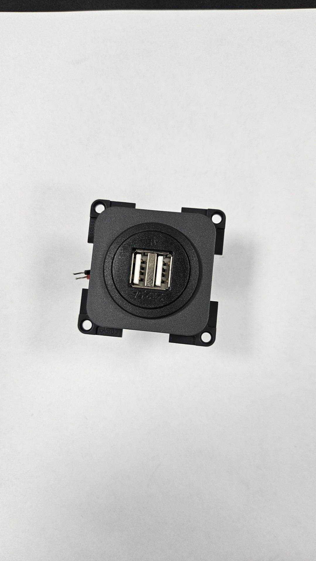 USB-rasia 2x 2,5A / 5V Adria