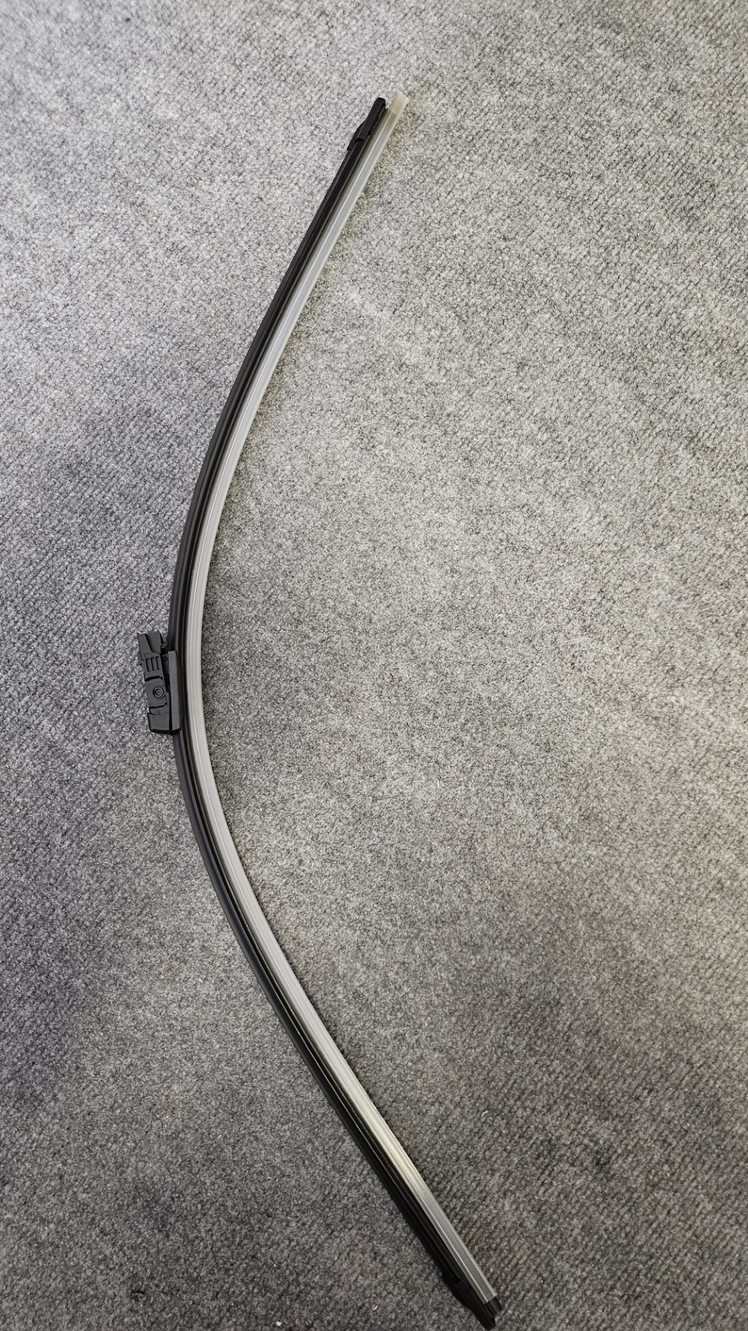 Pyyhkijänsulka 750mm vasen Carthago